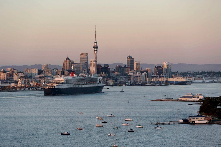 Queen Mary 2 arrives in Auckland